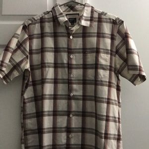 RVCA S/S Button down collared shirt